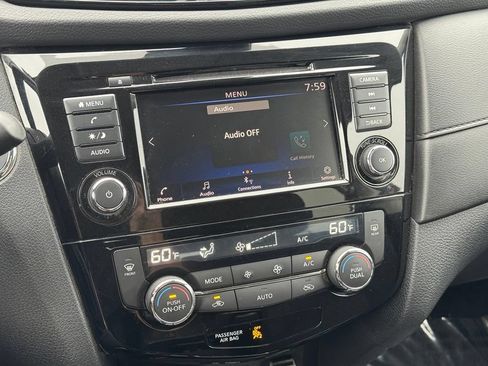 Used 2020 Nissan Rogue SV AWD/4WD image 3