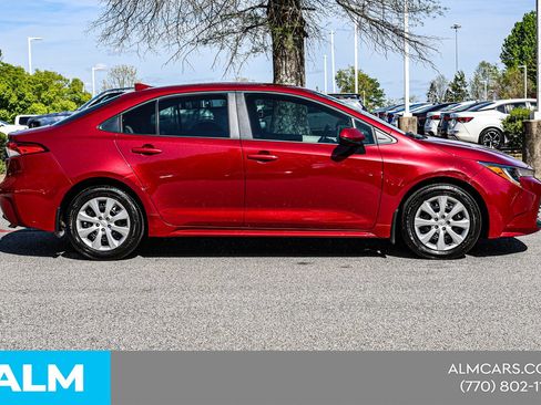 Used 2025 Toyota Corolla LE FWD image 11