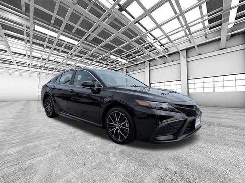 Used 2023 Toyota Camry SE image 1