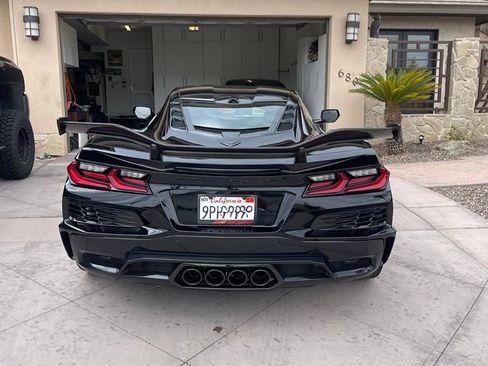 Used 2025 Chevrolet Corvette Z06 w/ Z07 Performance Package RWD image 3