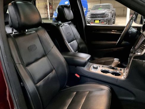 Used 2016 Jeep Grand Cherokee Overland AWD/4WD image 7