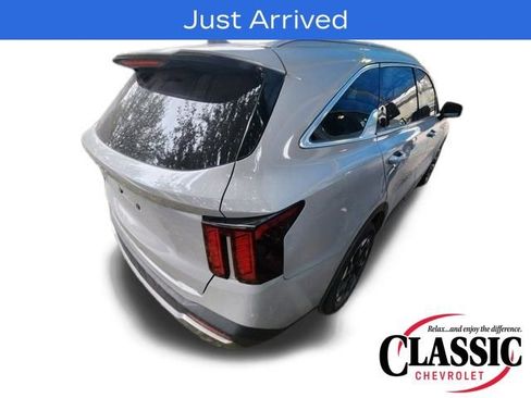 Used 2025 Kia Sorento S w/ Panoramic Sunroof Package image 11