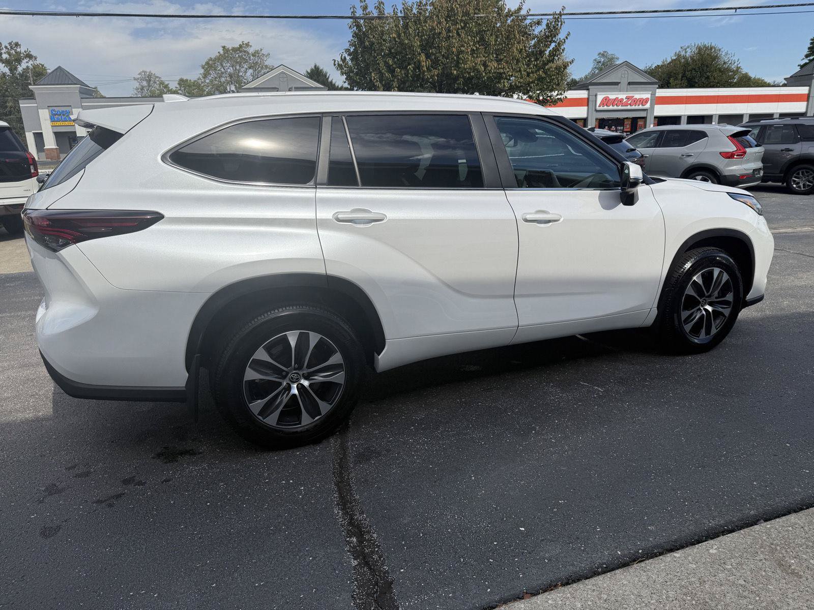 Used 2026 Toyota Highlander XLE AWD/4WD image 7