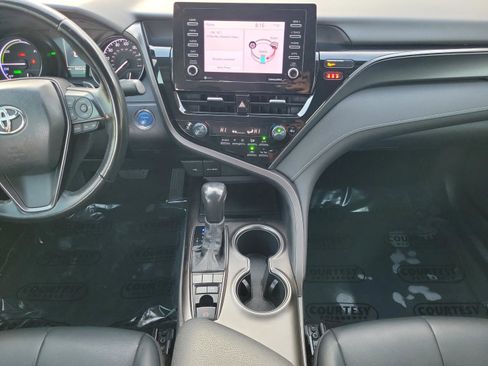 Used 2022 Toyota Camry SE w/ Convenience Package image 18