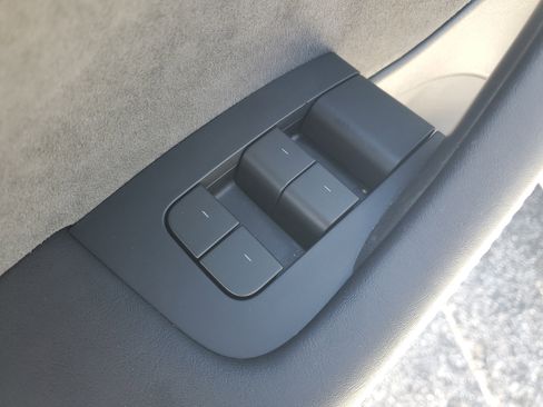 Used 2023 Tesla Model 3 Standard Range image 11