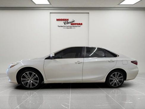 Used 2016 Toyota Camry SE image 4