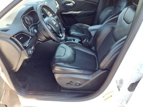Used 2021 Jeep Cherokee Latitude Plus AWD/4WD image 9