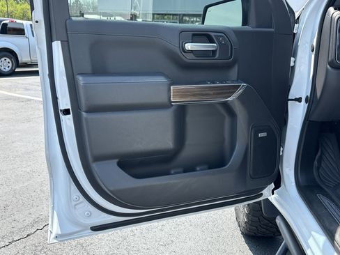 Used 2021 Chevrolet Silverado 1500 LT Trail Boss w/ Convenience Package II image 10