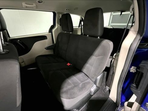 Used 2018 Dodge Grand Caravan SE w/ UConnect Hands-Free Group image 23