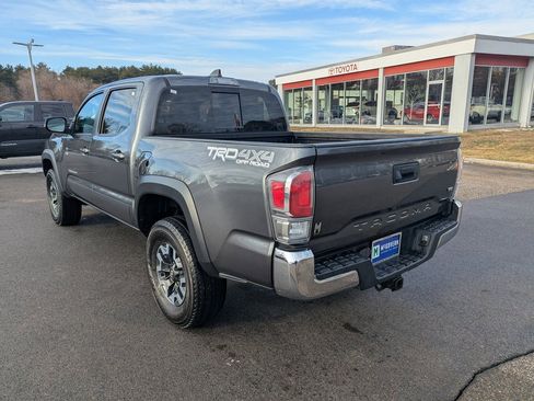 Used 2022 Toyota Tacoma TRD Off-Road image 3