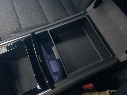 Used 2025 Chevrolet Traverse LT image 32