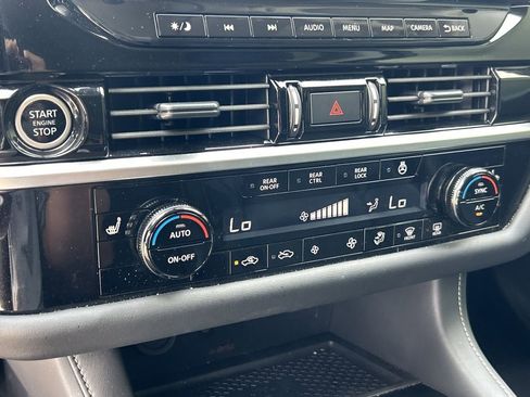 Used 2024 Nissan Pathfinder SL image 24