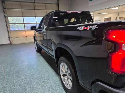 Used 2020 Chevrolet Silverado 1500 Custom w/ Custom Value Package image 10