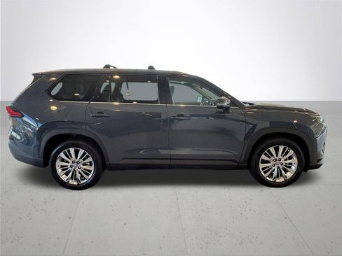Used 2024 Toyota Grand Highlander AWD image 6