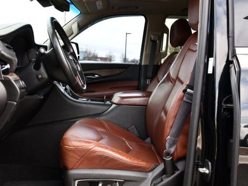 Used 2016 Cadillac Escalade Premium image 12