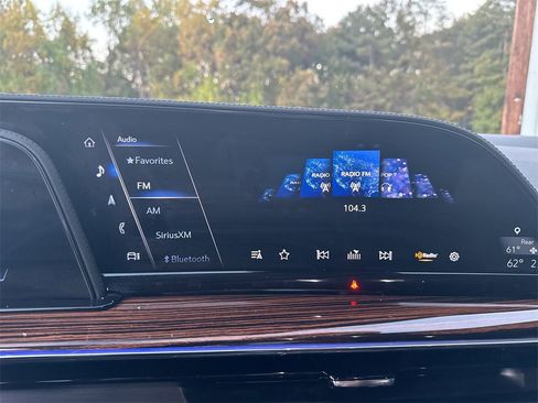 Used 2024 Cadillac Escalade ESV Premium Luxury w/ Performance Package image 26