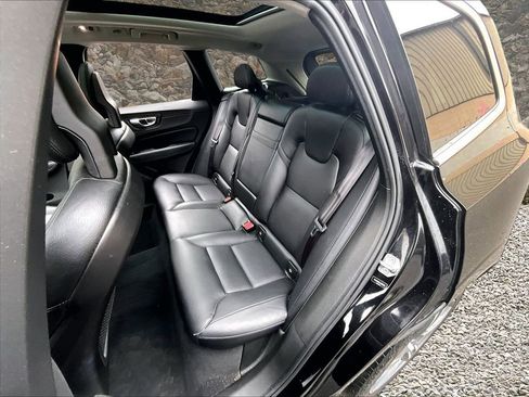 Used 2018 Volvo XC60 T6 Momentum w/ Convenience Package image 22