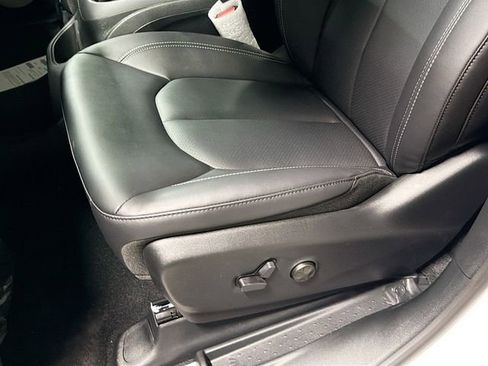 New 2026 Chrysler Pacifica Select image 19