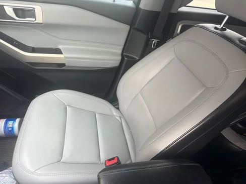 Used 2021 Ford Explorer XLT w/ Equipment Group 202A RWD image 14