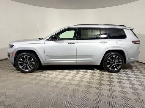 Used 2022 Jeep Grand Cherokee L Overland w/ Luxury Tech Group IV AWD/4WD image 3