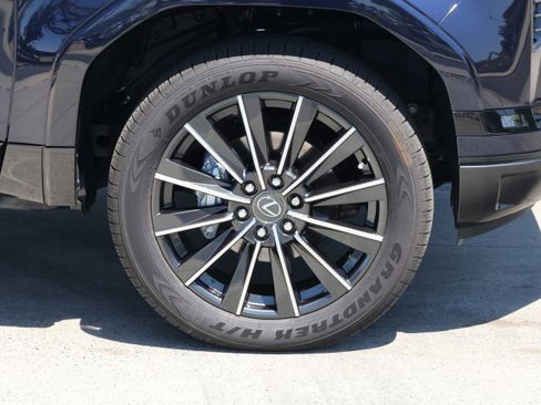 Used 2025 Lexus GX 550 w/ Accessory Package (2T) image 11