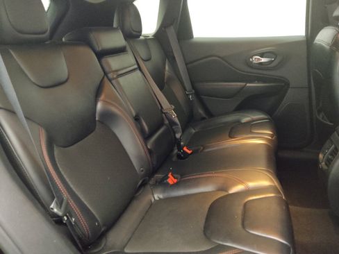 Used 2019 Jeep Cherokee Trailhawk w/ Cold Weather Group image 19