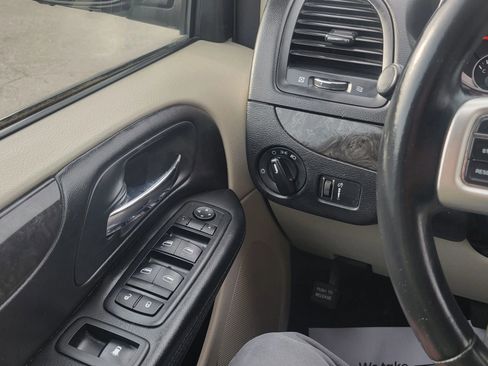 Used 2015 Dodge Grand Caravan SXT w/ UConnect Hands-Free Group image 29