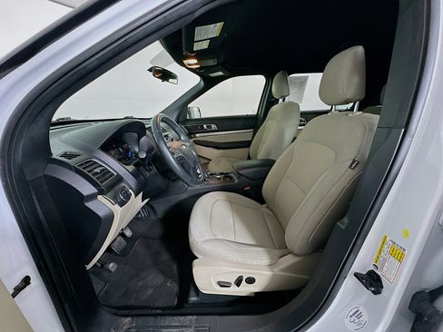 Used 2019 Ford Explorer XLT FWD image 13