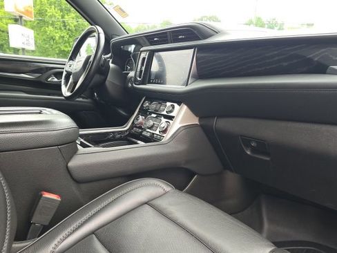 Used 2021 GMC Yukon XL Denali w/ Denali Premium Package AWD/4WD image 25