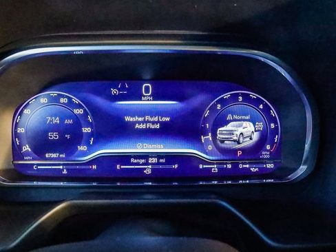 Used 2024 Chevrolet Suburban LT image 26