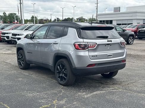 Used 2023 Jeep Compass Latitude AWD/4WD image 6