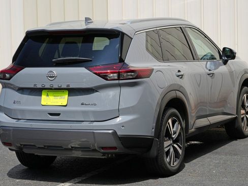 Used 2024 Nissan Rogue SL AWD/4WD image 48
