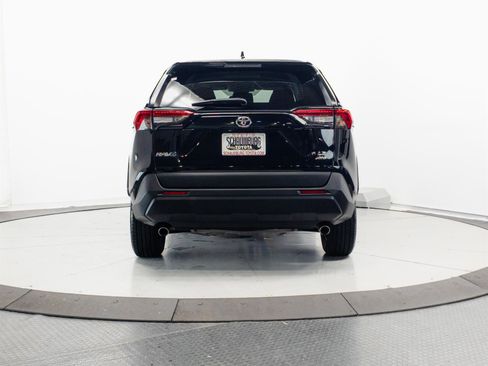 Certified 2022 Toyota RAV4 LE AWD/4WD image 9