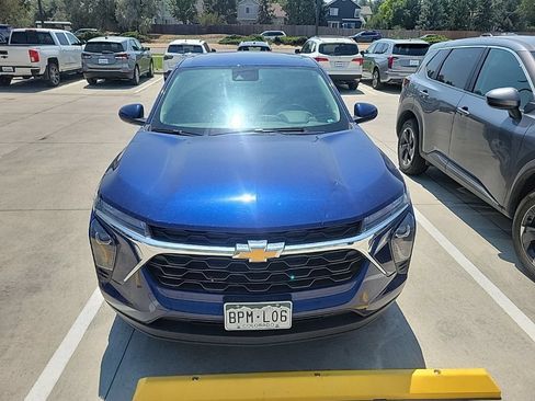 Used 2024 Chevrolet Trax LS w/ LS Convenience Package FWD image 2