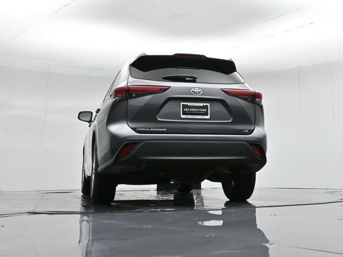 Used 2024 Toyota Highlander LE image 56