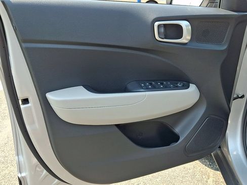 Certified 2025 Hyundai Venue SEL FWD image 13