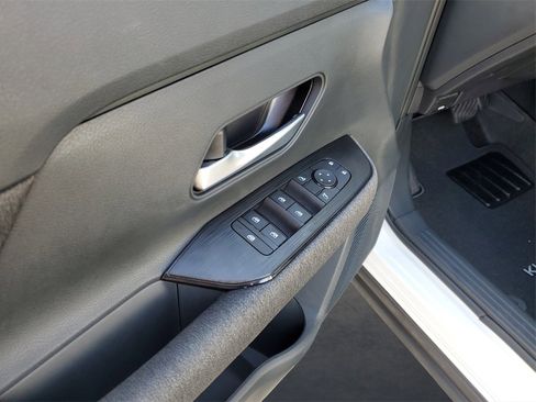 Used 2025 Nissan Kicks SV image 14