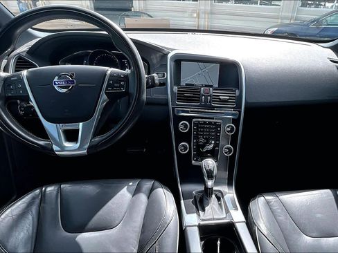 Used 2016 Volvo XC60 T6 R-Design image 13