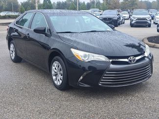 Used 2015 Toyota Camry LE video 2