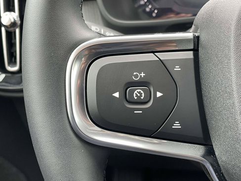 Certified 2025 Volvo XC40 B5 Ultra w/ Climate Package AWD/4WD image 19