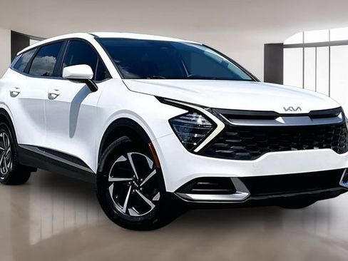 Used 2025 Kia Sportage LX FWD image 3