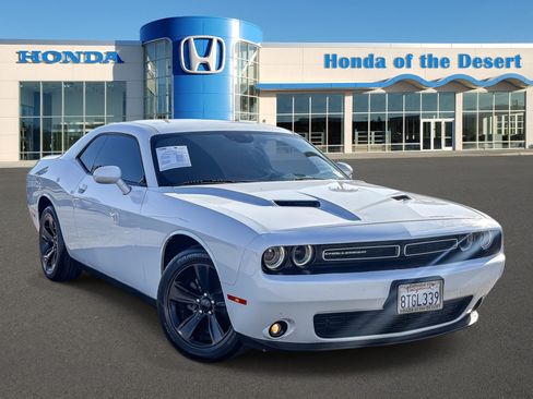Used 2020 Dodge Challenger SXT w/ Driver Convenience Group RWD image 1