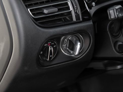 Used 2020 Porsche Macan Base image 29