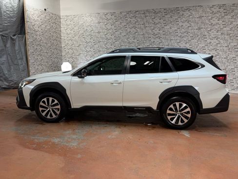 Used 2024 Subaru Outback Premium AWD/4WD image 4
