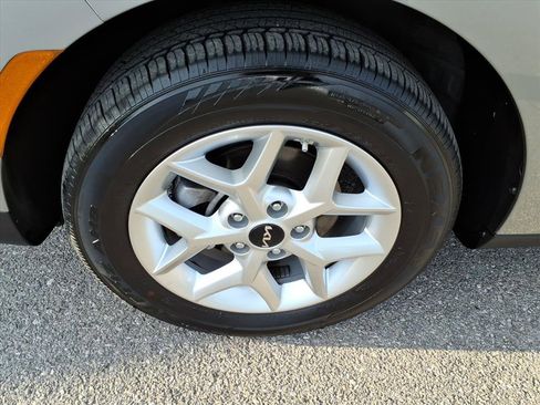 Used 2025 Kia Soul LX w/ LX Technology Package image 10