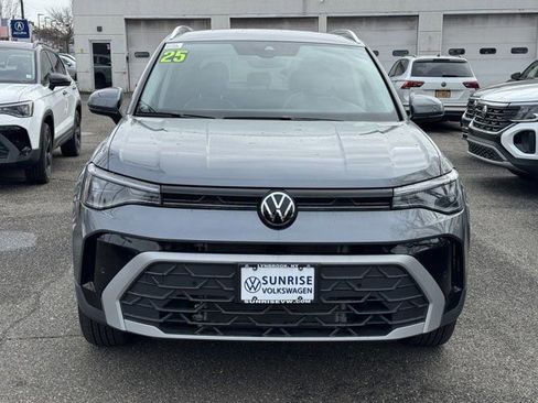 Used 2025 Volkswagen Taos SE w/ Taos Adventure Package image 2