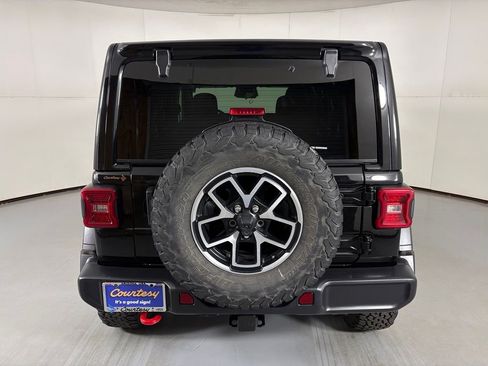 Used 2025 Jeep Wrangler Unlimited Rubicon AWD/4WD image 7