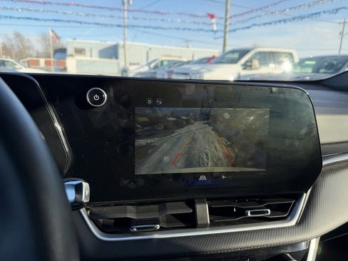 Used 2025 Chevrolet Equinox LT image 9