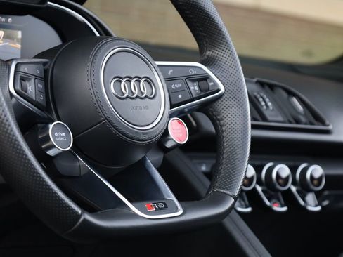 Used 2020 Audi R8 V10 w/ Carbon Exterior Package image 26