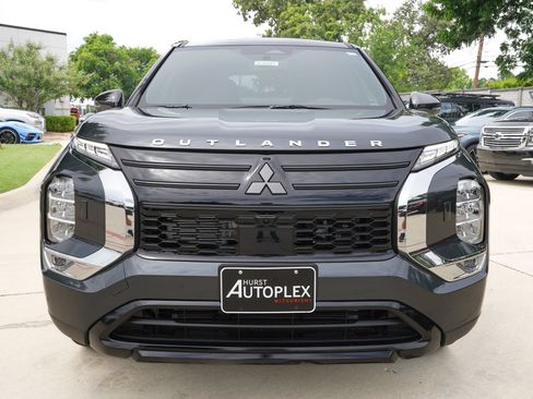 Used 2026 Mitsubishi Outlander LE AWD/4WD image 3